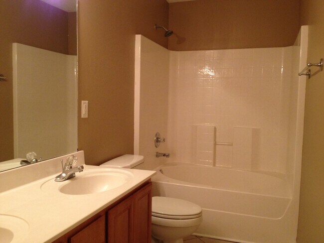 Foto del edificio - 2119 Long Meadow Dr