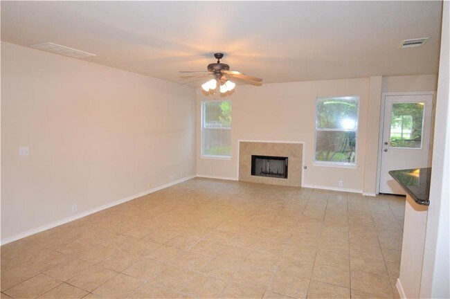 Building Photo - 525 Golden Creek Dr