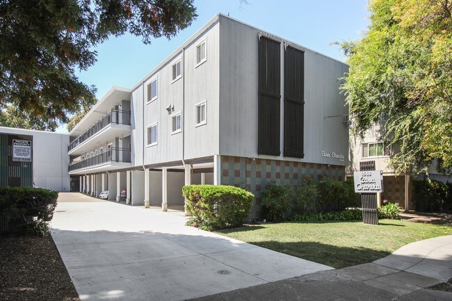 Building Photo - 1548 Hudson St