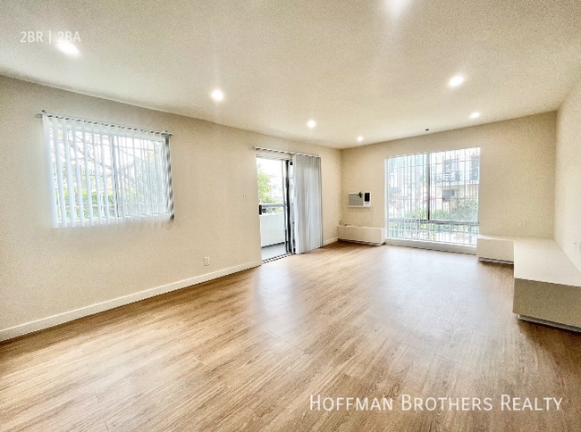 Building Photo - 858 S Ardmore Ave
