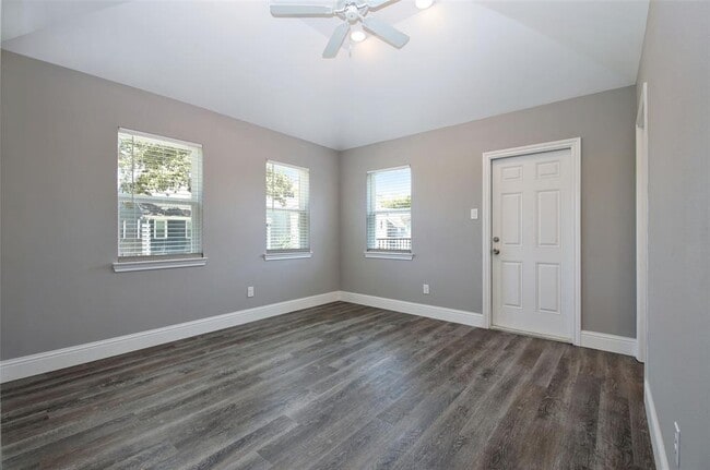 Building Photo - 5107 Delano St