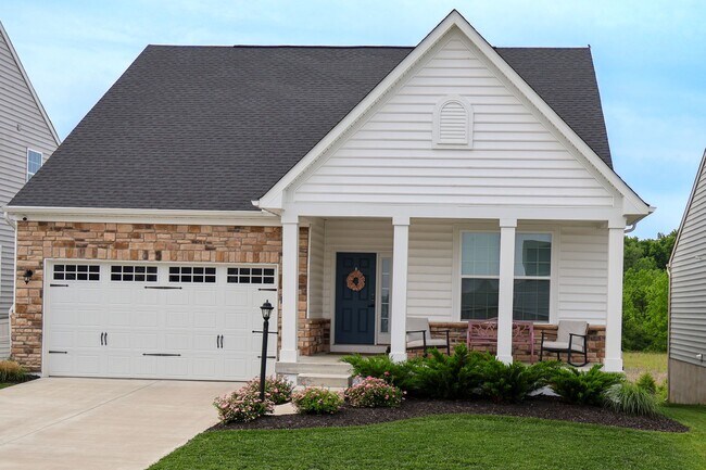 Foto del edificio - 4 Bedroom, 4 Bath Home w/Backyard Heated Pool overlooking Pearl's Fen
