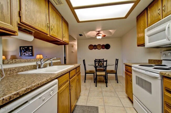 Building Photo - 2146 West Isabella #254