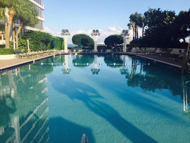 Foto del edificio - 1717 N Bayshore Dr