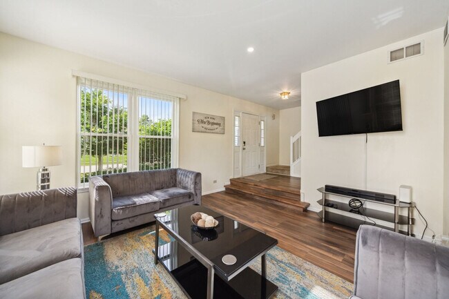 Foto del edificio - 4609 Metcalf Ct