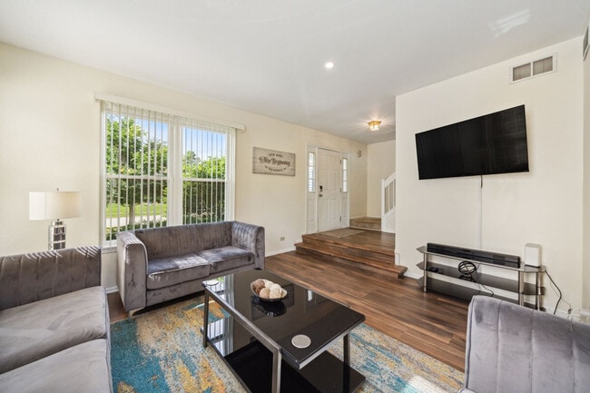 Building Photo - 4609 Metcalf Ct