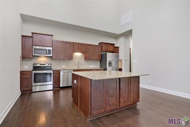 Building Photo - 4 Bedroom House off Old Hammond near S. Fl...