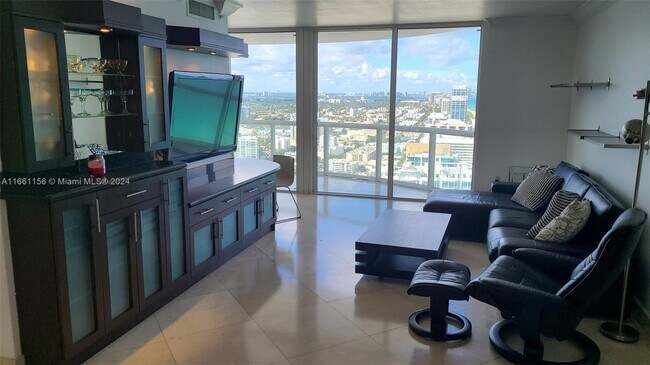 Foto del edificio - 6365 Collins Ave