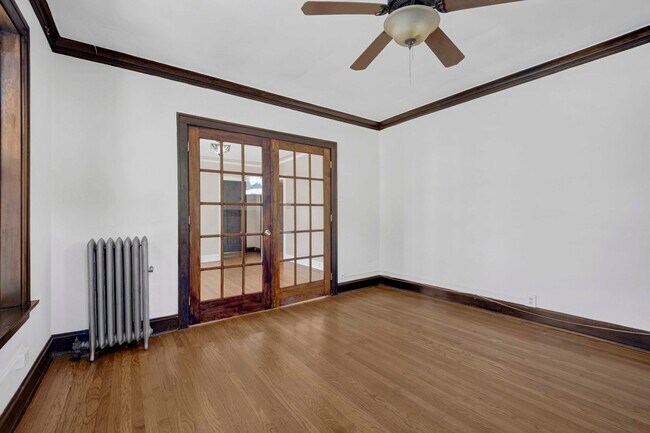 Building Photo - 2439 W Birchwood Ave