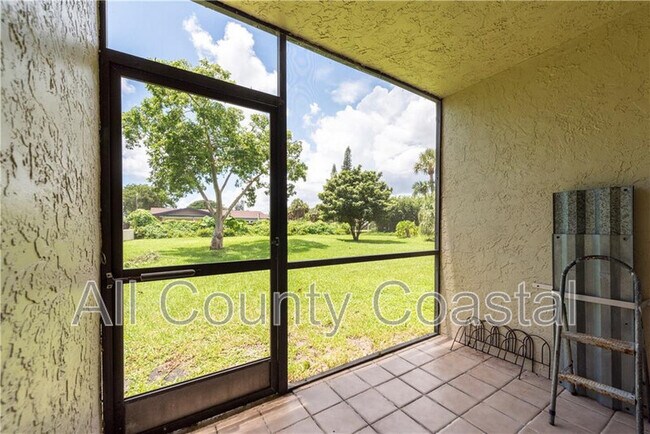 Building Photo - 719 Gardens Dr