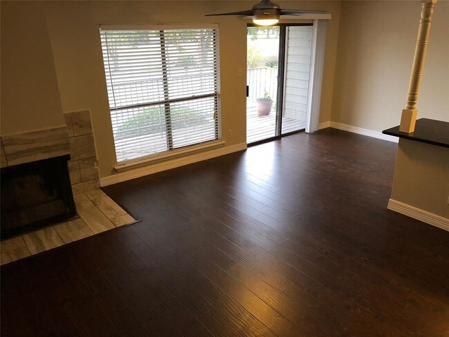 Foto del edificio - 8379 Sands Point Dr