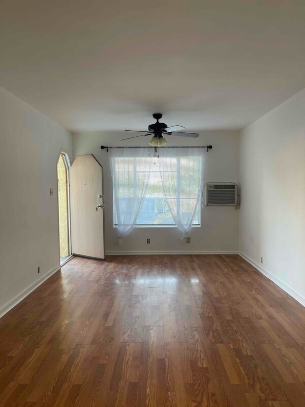 Foto del edificio - 532 E Acacia Ave
