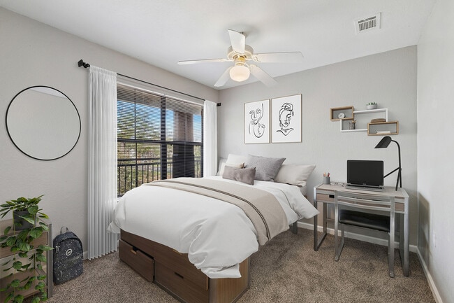the-social-2700-apartment-homes-for-rent-tallahassee-fl-32304-renegade-townhouse-bedroom - Townhomes at TSC
