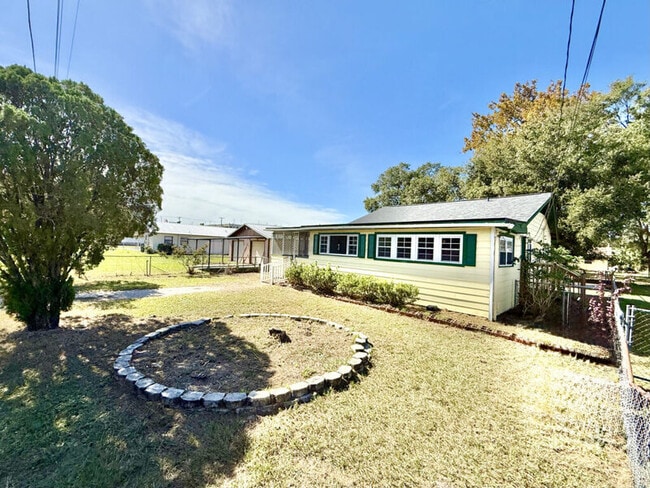 Foto del edificio - 5506 Staley Dr