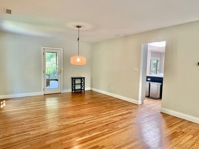Building Photo - 326 Ponus Ridge Rd