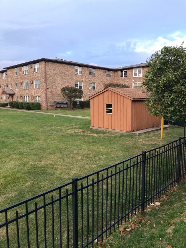 Building Photo - 48 Riverview Ct