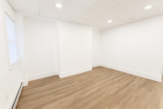 Building Photo - 303 Princeton St