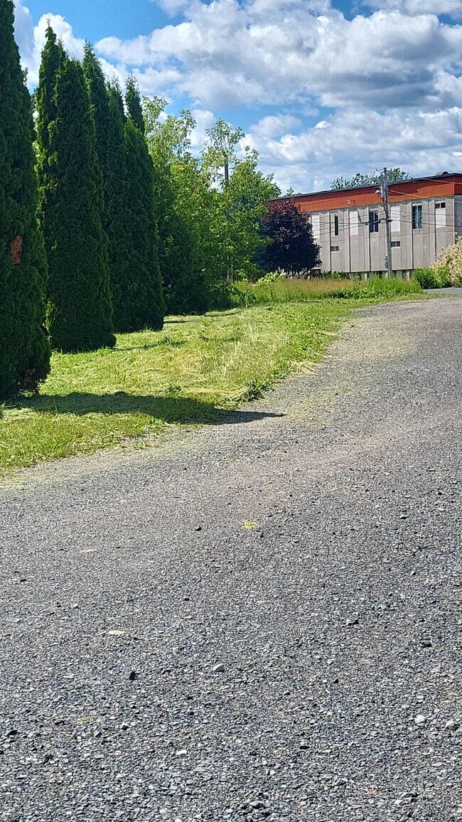 Photo du bâtiment - 697 Eudistes Ln