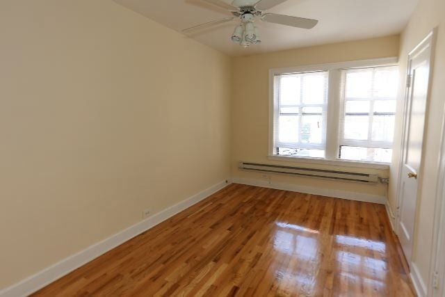 Foto del edificio - 545 W Wellington Ave