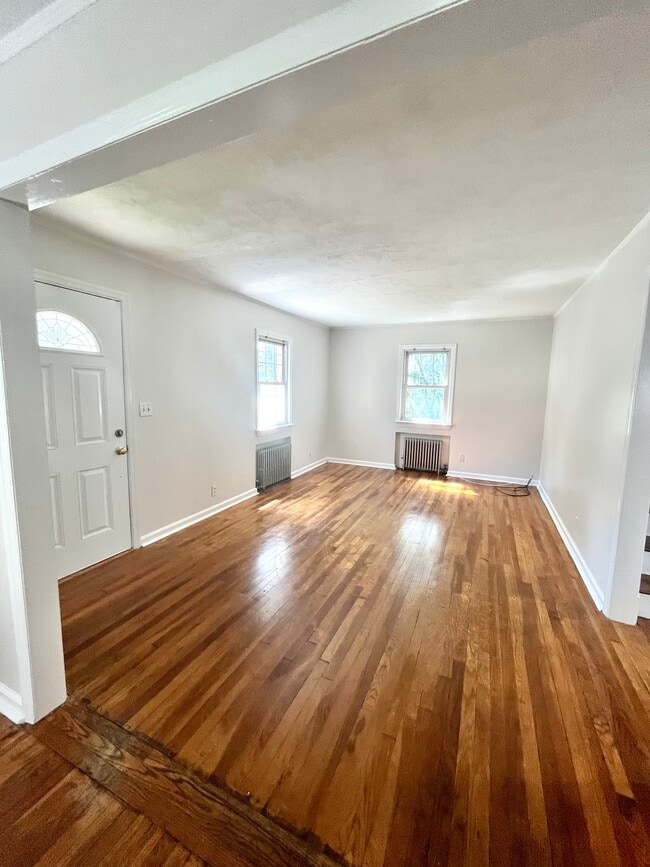 Photo - 37-05-05 Van Duren Ave House