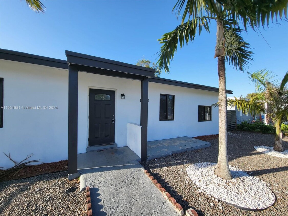 Foto principal - 1106 NW 11th Ct