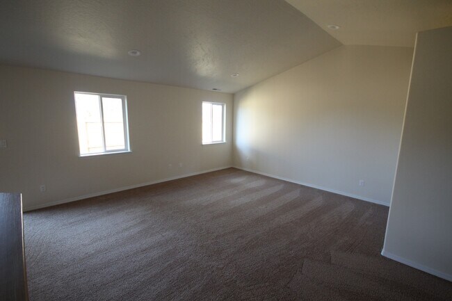 Foto del edificio - Like New SE Bend House, All Appliances, Fe...