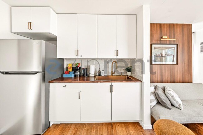 Foto del edificio - 12877 Borden Ave