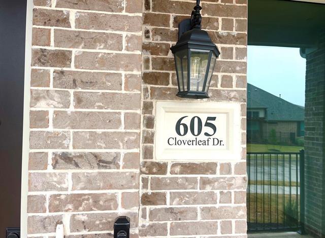 Foto del edificio - 605 Cloverleaf Dr