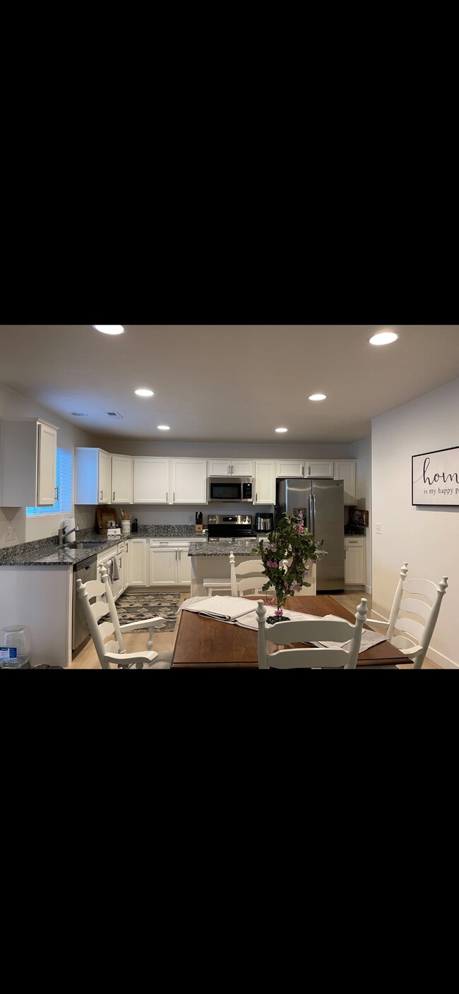 Foto del edificio - 1642 W Parkview Dr