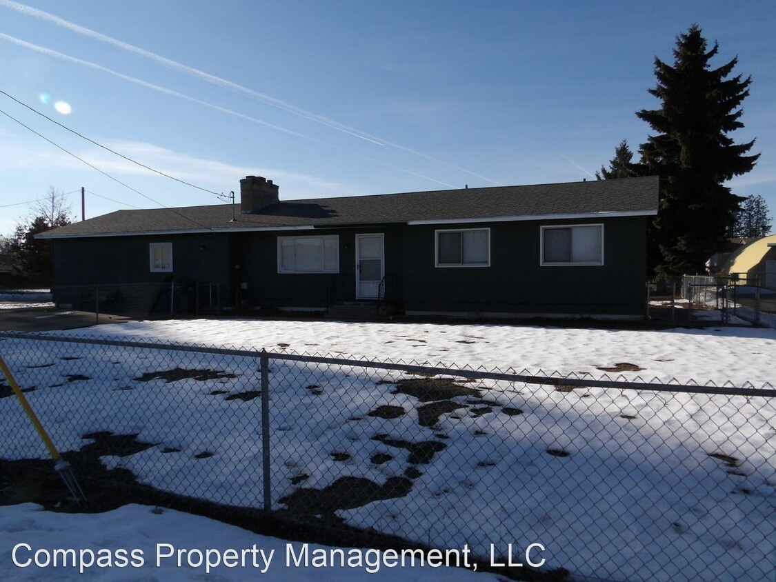 5 br, 3 bath House 3345 N Fruitland Ln. House Rental in Coeur d