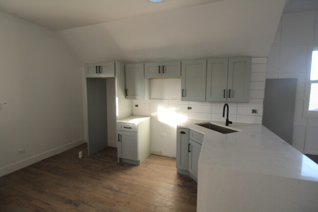 Foto del edificio - 3450 N Troy St