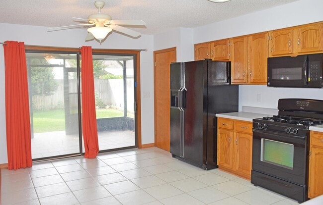 Foto del edificio - 3906 Summerwood Ct