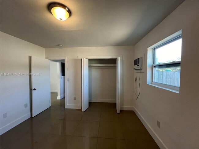 Foto del edificio - 8390 NW 15th Ave