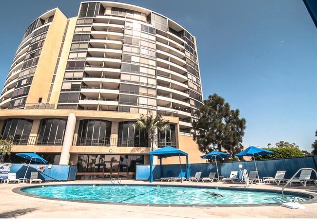 Building - 4337 Marina City Dr