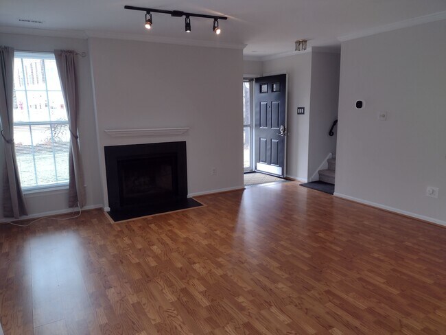 Foto del edificio - 83 Avon Ln