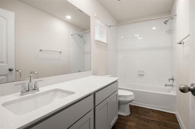 Building Photo - 413 Emerald Cv