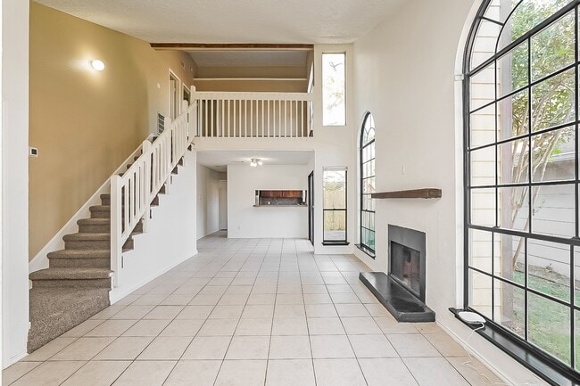 Building Photo - 3430 Vandyke Dr