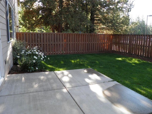 Building Photo - 19581 Salmonberry Ct