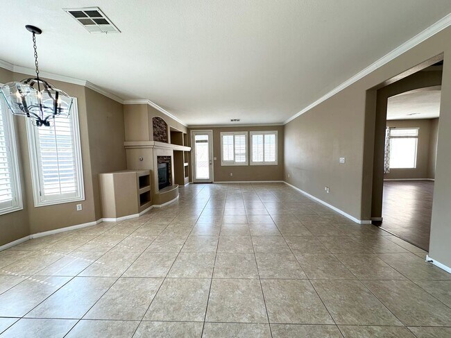 Building Photo - Gorgeous single-family house has 4 Bedroom...
