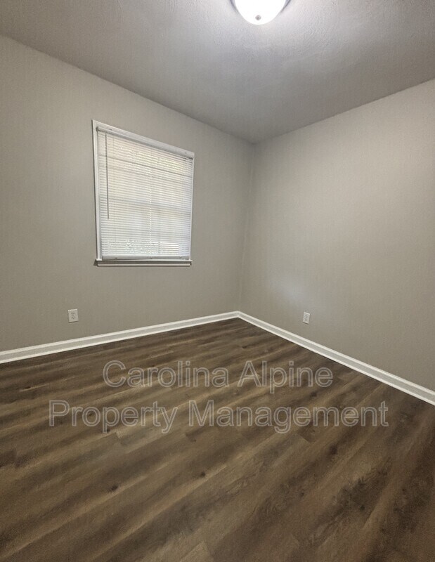 Building Photo - 1210 Cardinal Dr