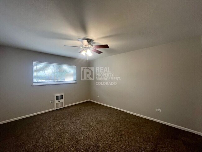 Building Photo - 2260 S Vly Hwy