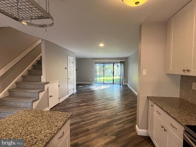 Building Photo - 42 Landmark Dr