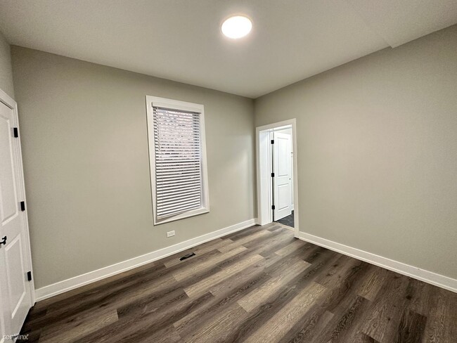 Foto del edificio - 4 br, 2 bath House - 2142 S Fairfield Ave