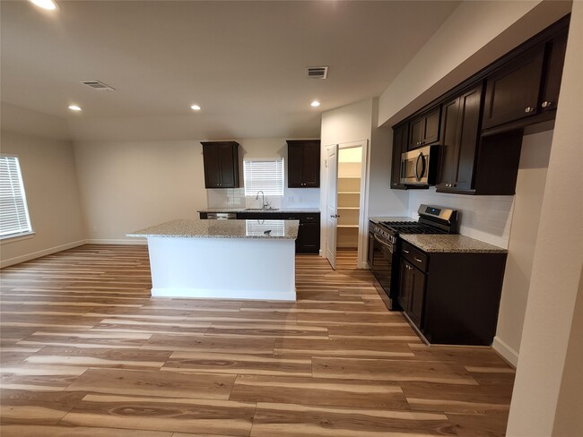 Building Photo - 1611 La Delle St
