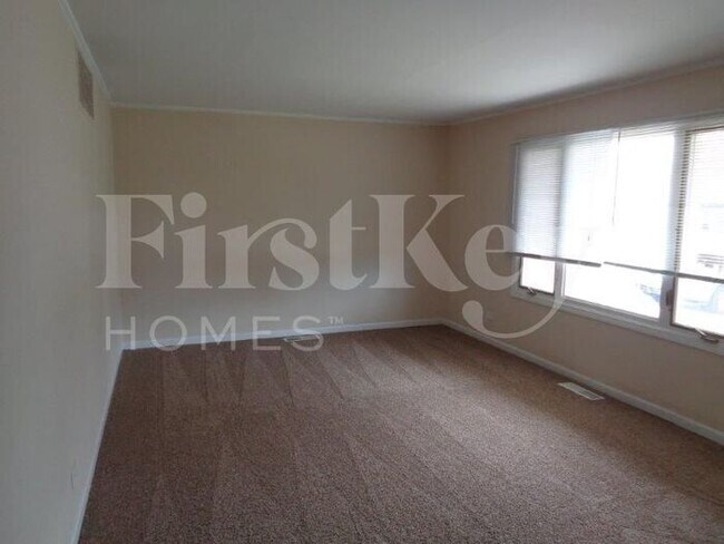 Building Photo - 447 Talala St