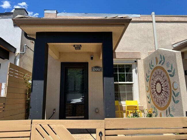 Building Photo - Charming Home in Whittier/RiNo Neighborhoo...