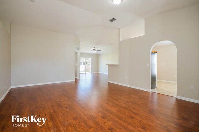 Foto del edificio - 208 King Arthur Ct