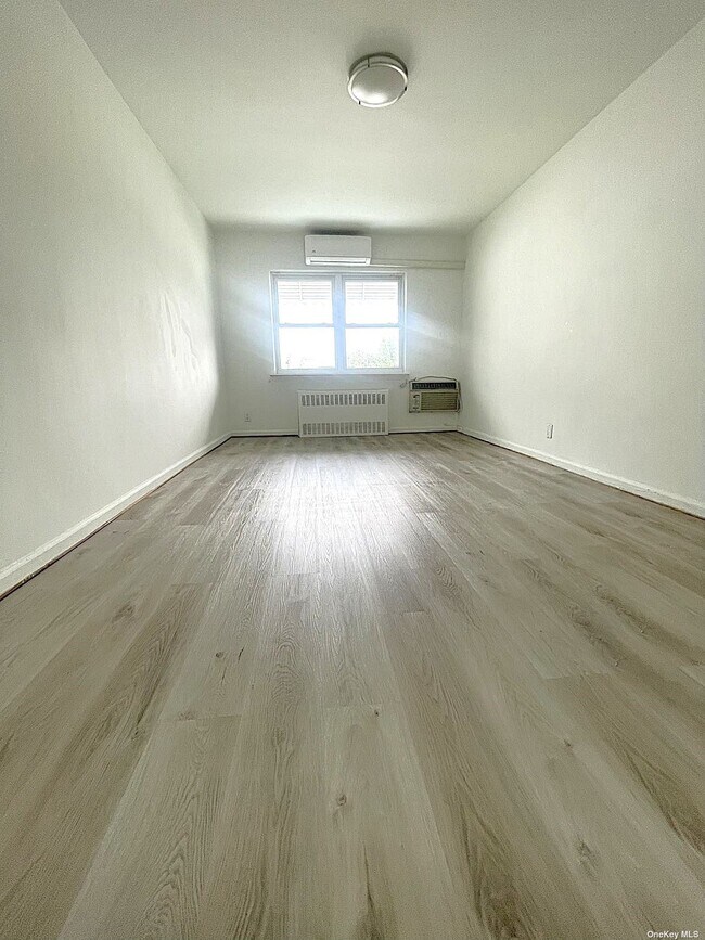 Foto del edificio - 200-14 32nd Ave