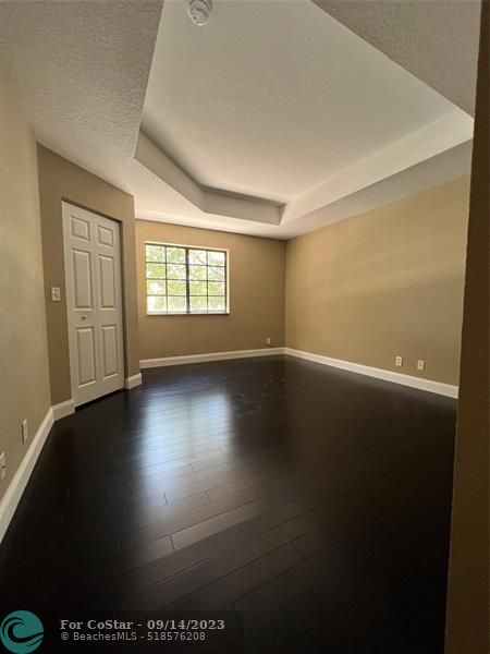 Foto del edificio - 4144 Forest Dr