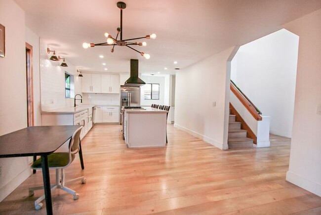 Building Photo - Modern 3 Bed Home for Rent in Riverside CA 92507 Garage Available